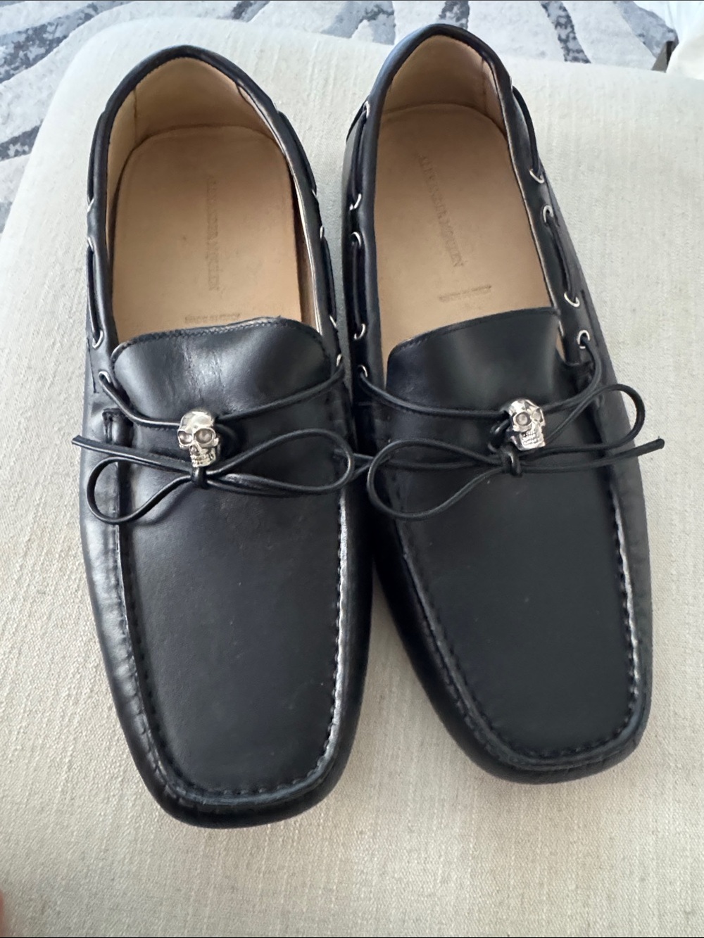 Alexander McQueen Black Leather Skull-Accent Driving Loafers